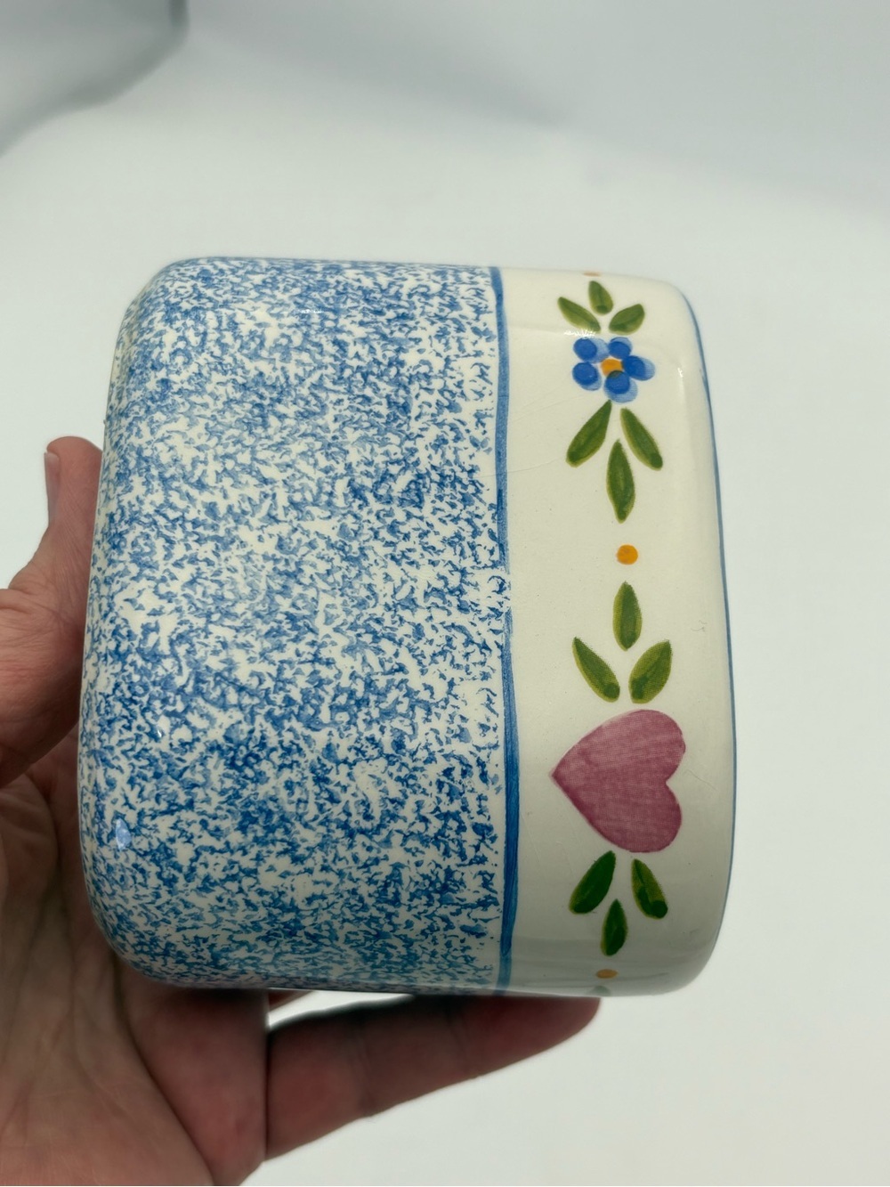 Hand-Painted Ceramic Toothbrush Holder with Heart and Floral Motif - Blue & Pink - Picture 12 of 14